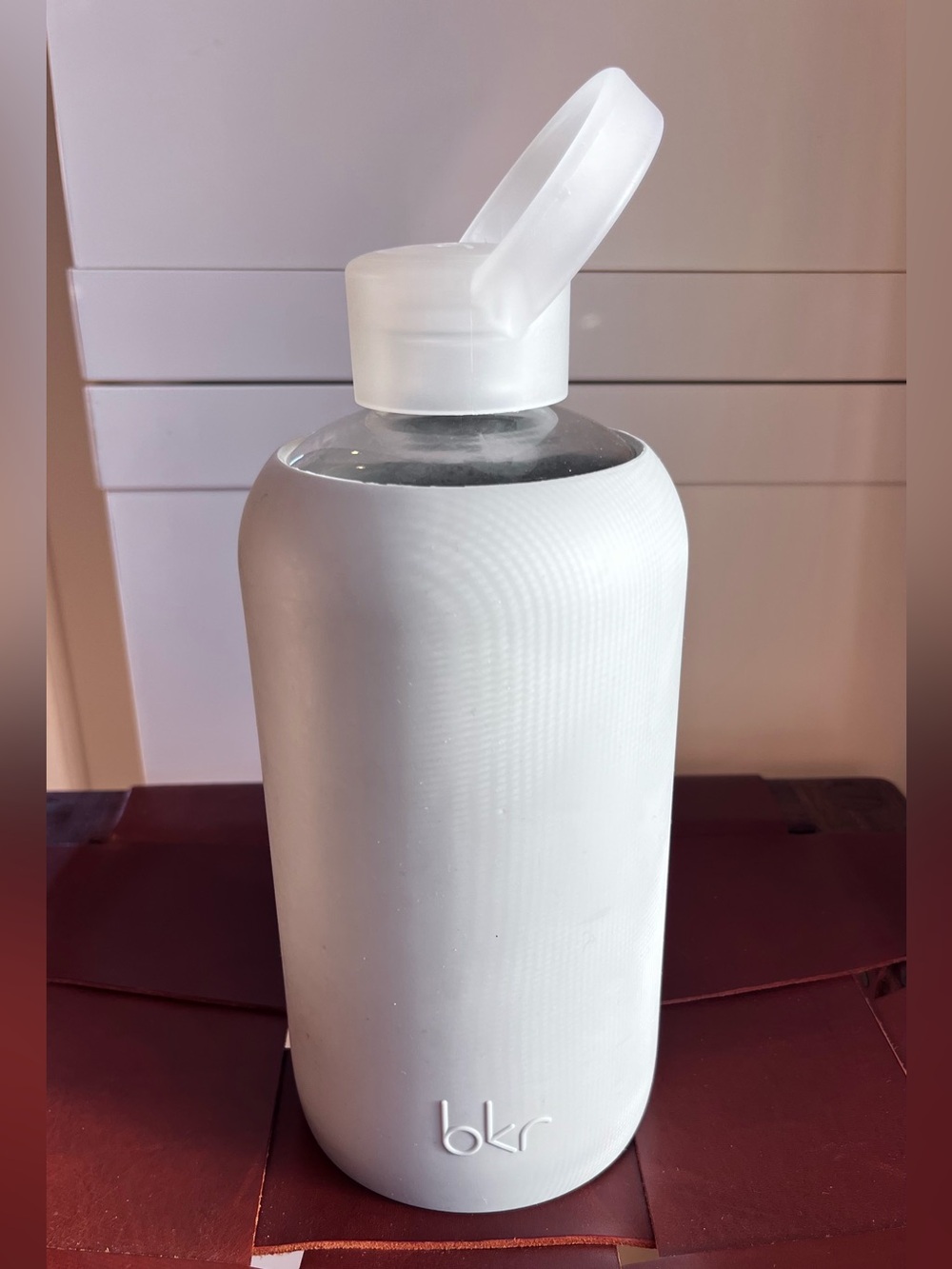 1L Big Glass Bottle BKR • light grey EUC clean